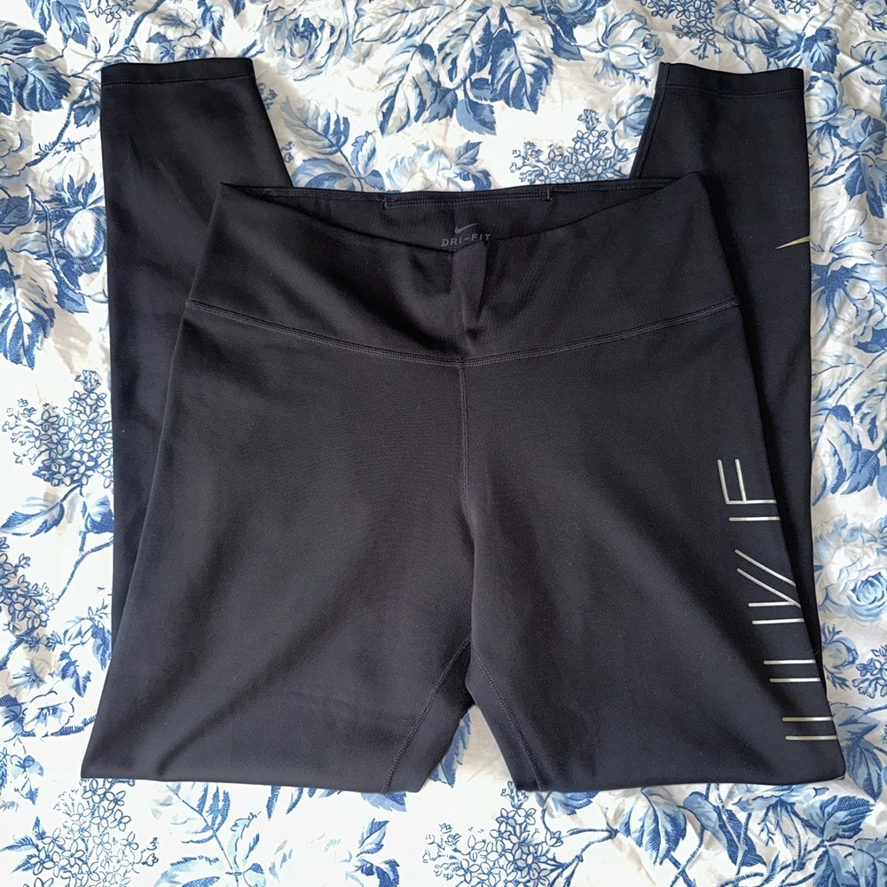 Like New Women’s Nike Leggings Size Medium